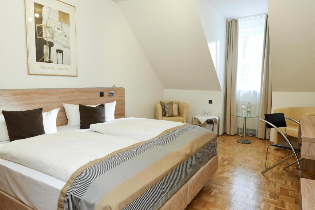 Hotel Mueller Cafe & Wein - Mondholzhotel Veitshochheim Luaran gambar
