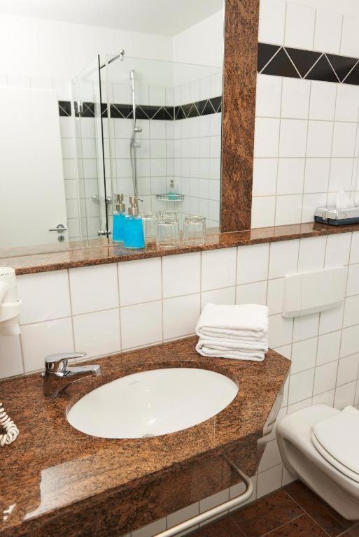 Hotel Mueller Cafe & Wein - Mondholzhotel Veitshochheim Luaran gambar