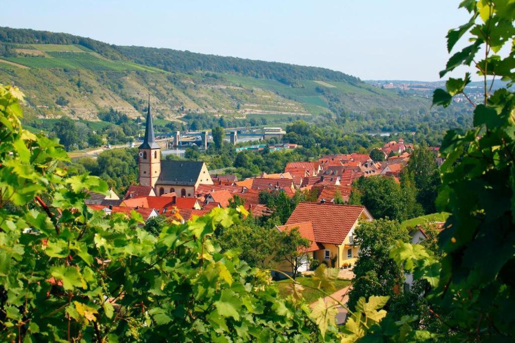 Hotel Mueller Cafe & Wein - Mondholzhotel Veitshochheim Luaran gambar