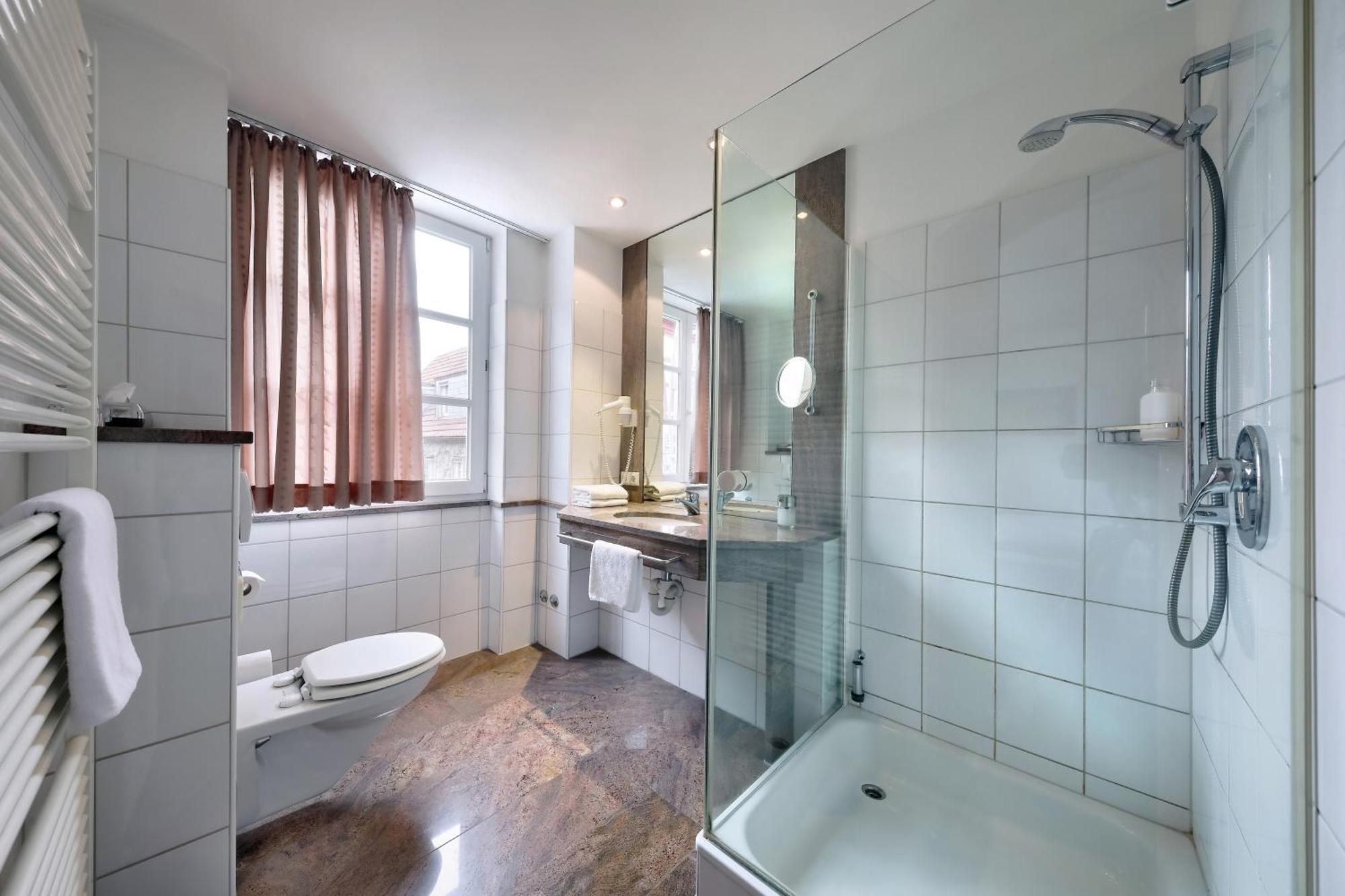 Hotel Mueller Cafe & Wein - Mondholzhotel Veitshochheim Luaran gambar